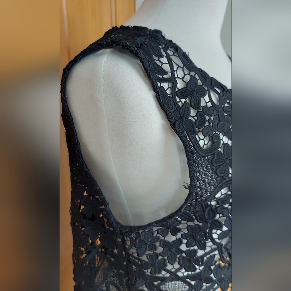 Beautiful Lace Tank Top - Picture 4 of 11